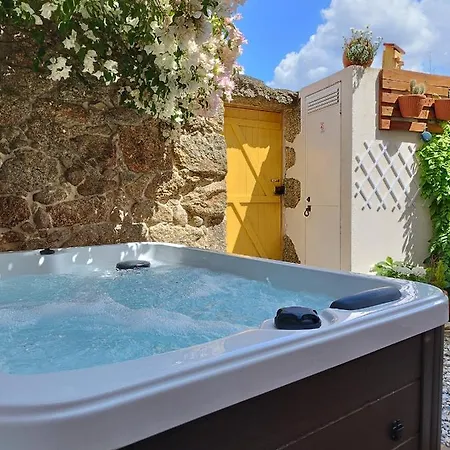 Encanto Casa Com Jacuzzi Open Space Tinalhas
