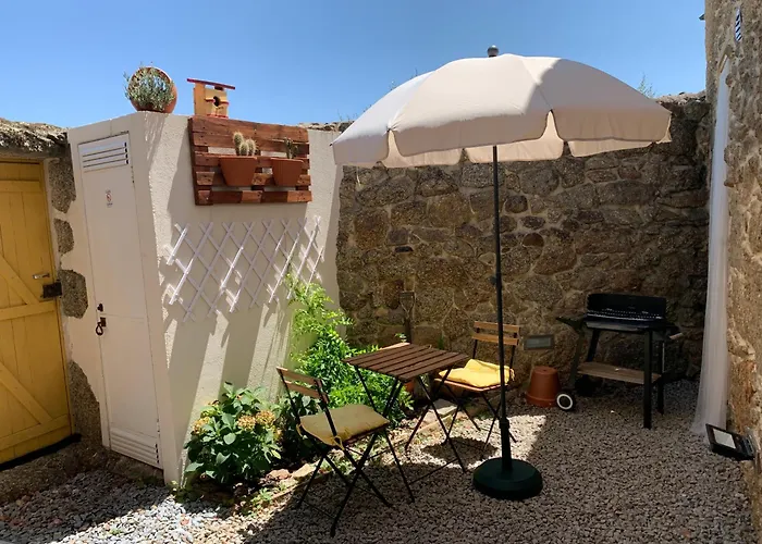 Encanto Casa Com Jacuzzi Open Space Castelo Branco Feriehus Tinalhas